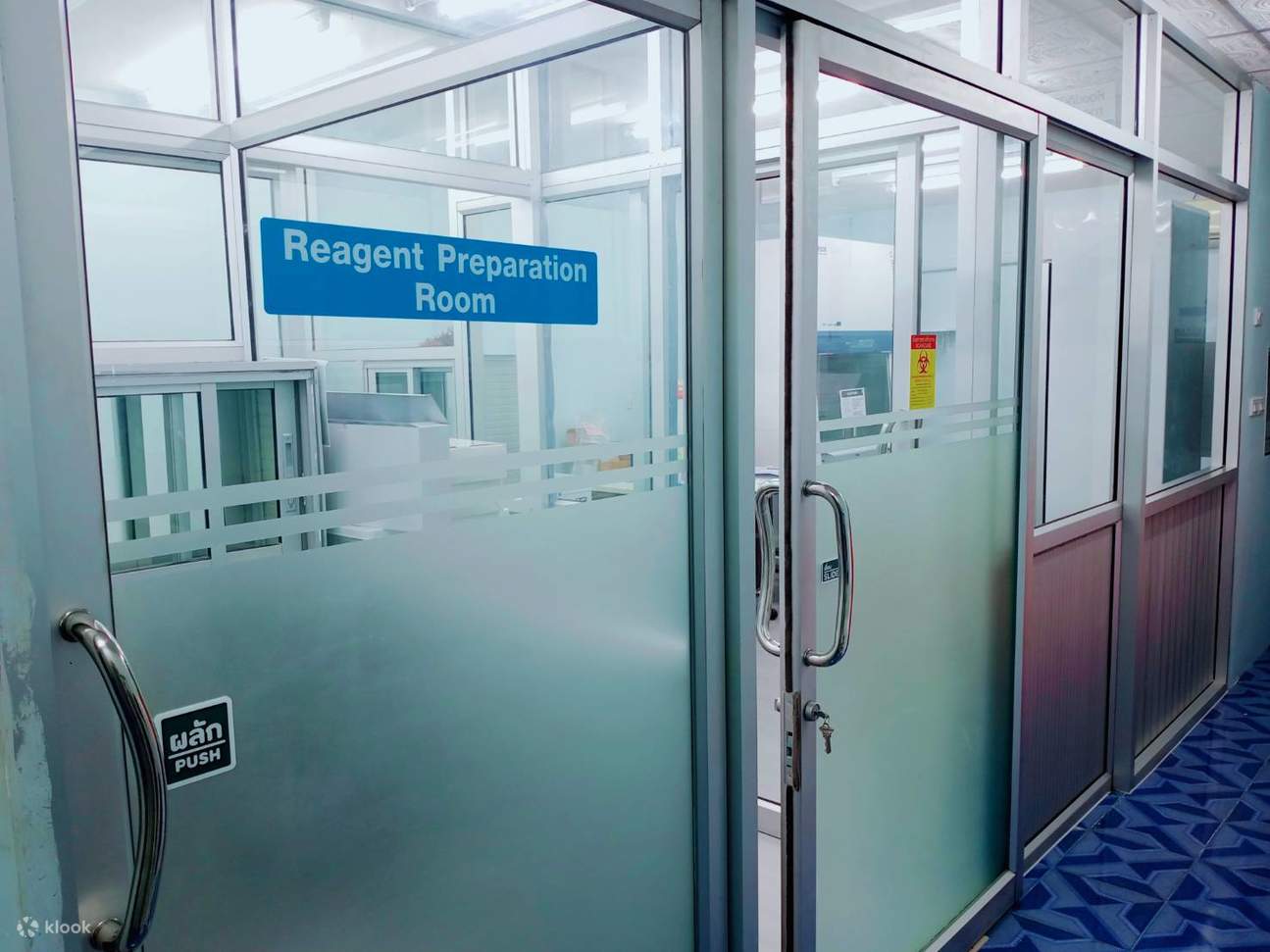 Xét nghiệm Covid với dịch vụ vệ sinh và chuyên nghiệp